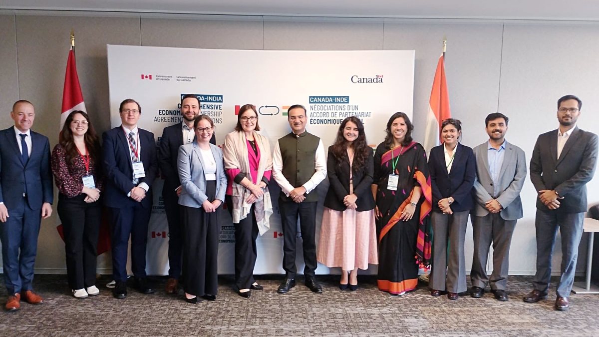 US Chamber CEO and India’s High Commissioner pose at CEPA talks