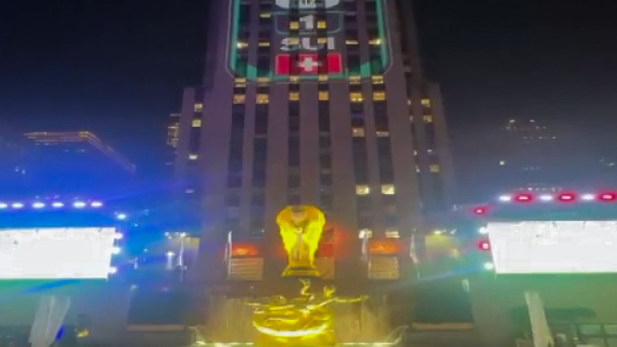 NYC fans watch Argentina vs Switzerland at Rockefeller Centre