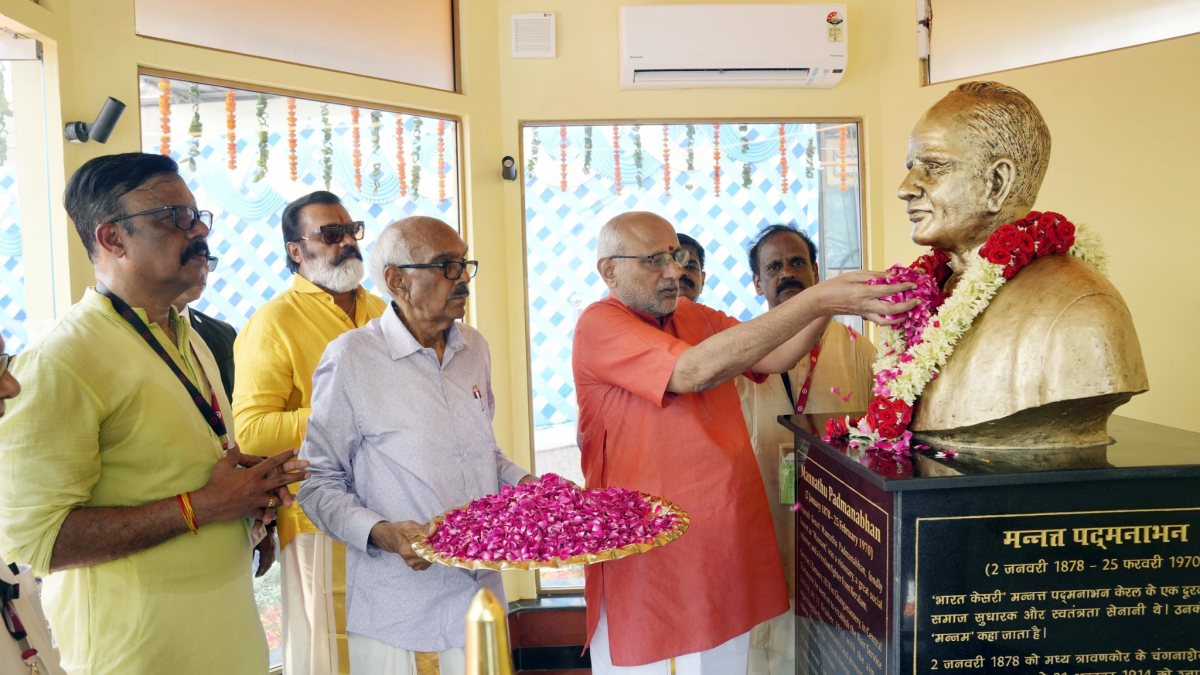 Vice President unveils Mannathu Padmanabhan statue in New Delhi