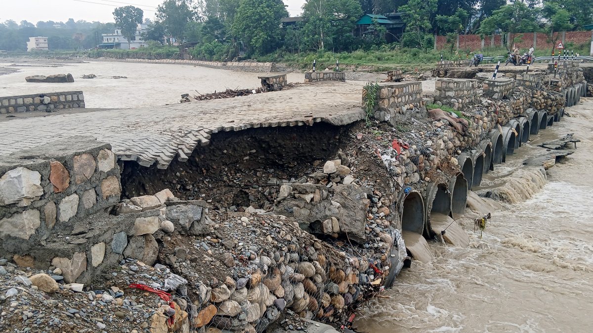 Temporary bridge washed away in Dehradun due to heavy rain