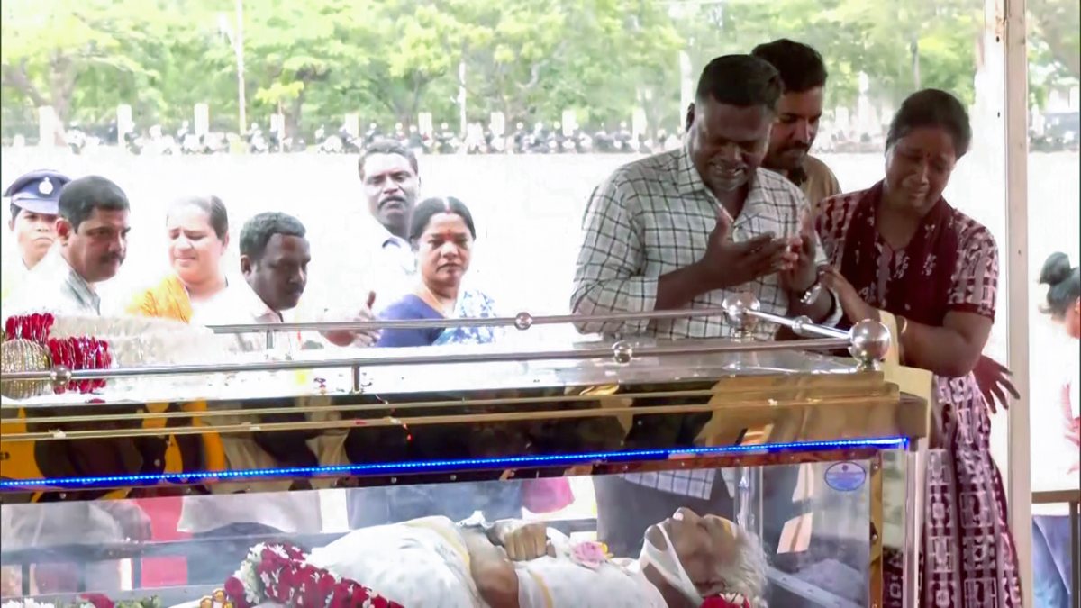 Fans pay last respects to legendary singer S Janaki in Mysuru