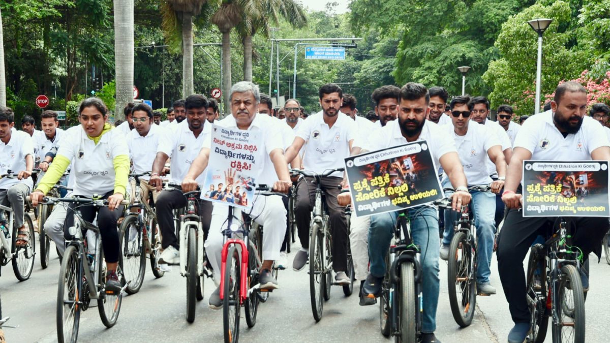 Karnataka Congress holds cycle jatha against Dharmendra Pradhan over NEET leak