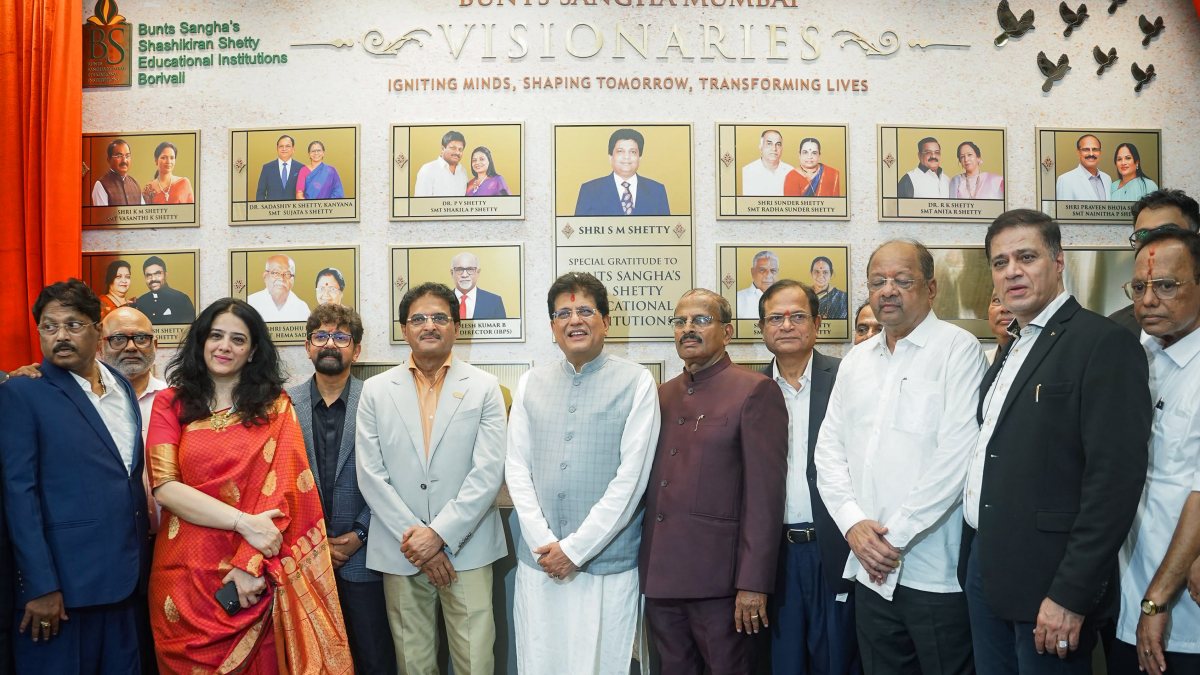 Piyush Goyal attends donor felicitation ceremony in Mumbai