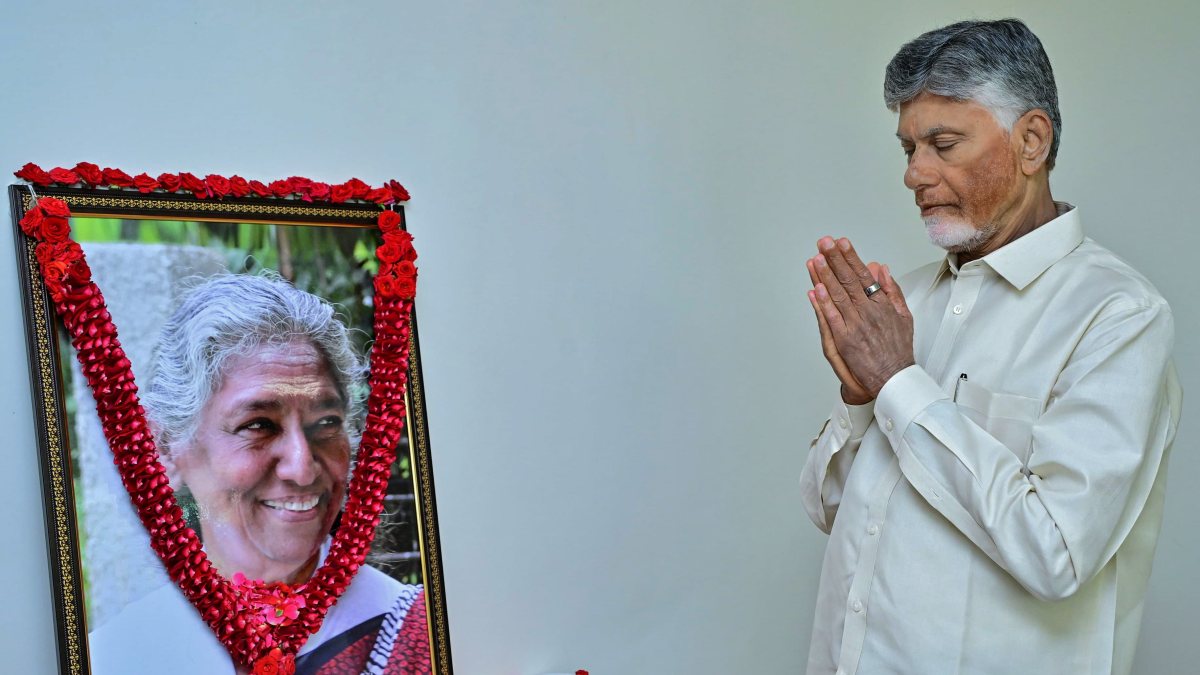 CM Naidu pays tribute to legendary singer S Janaki in Amaravati