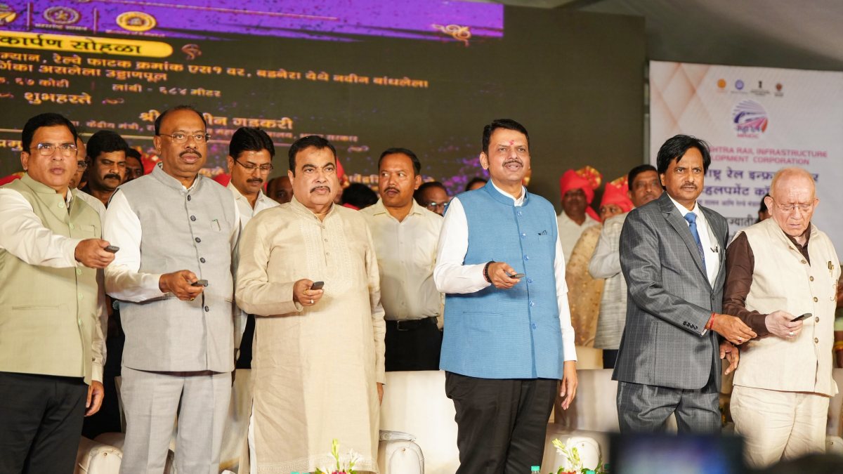 Gadkari, Fadnavis inaugurate 9 rail infra projects in Maharashtra