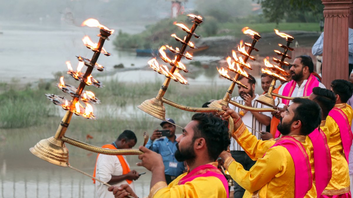 Priests perform Yamuna Aarti at Vasudev Ghat in New Delhi