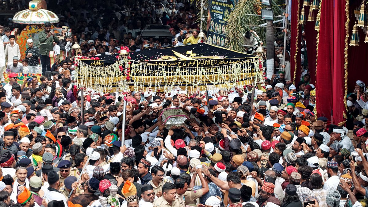 Thousands gather for Saint Tajuddin Baba's Urs in Nagpur