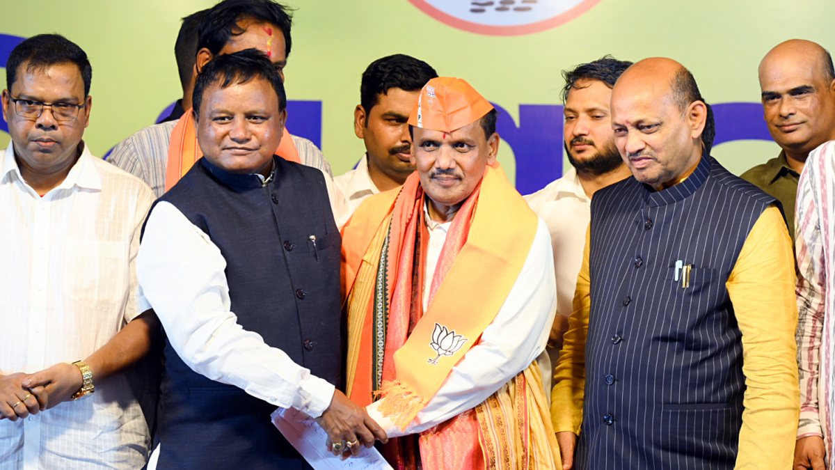 Odisha CM Majhi welcomes ex-BJD leader Biswal to BJP