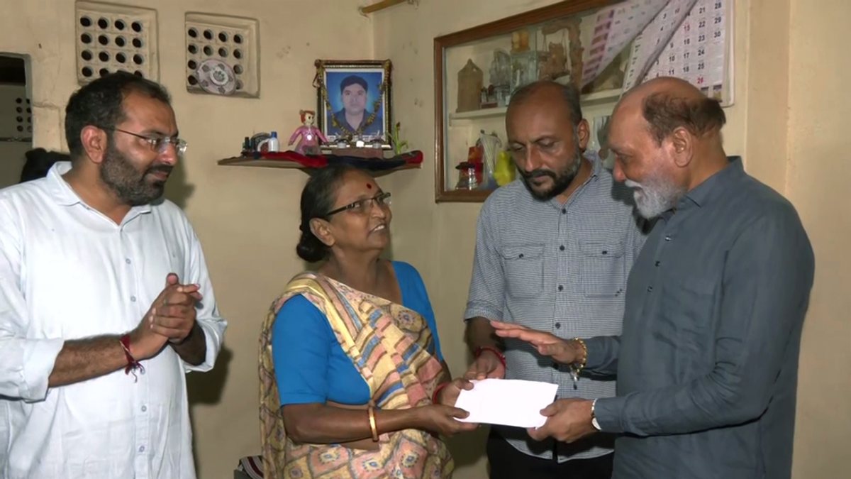 Survey conducted to assist flood-affected people in Surat