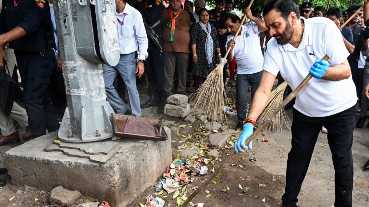 Haryana CM launches Swachhata Hi Swagat Abhiyan in Panchkula