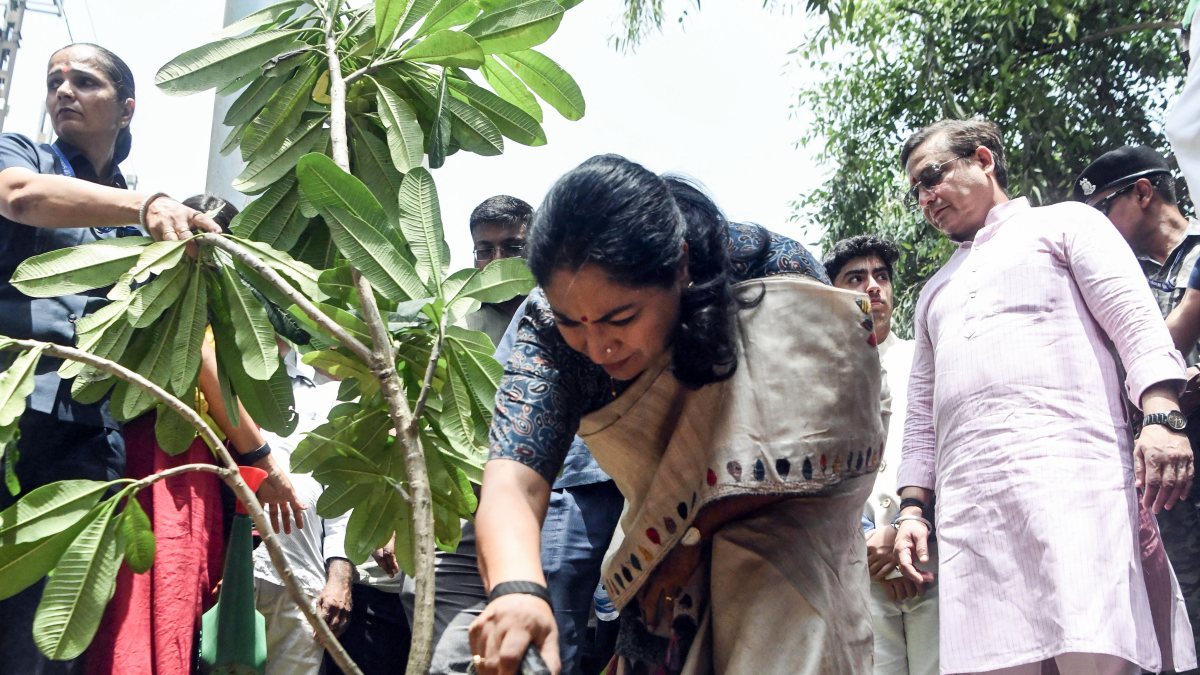 Delhi CM Rekha Gupta plants sapling in 70 lakh tree plantation drive