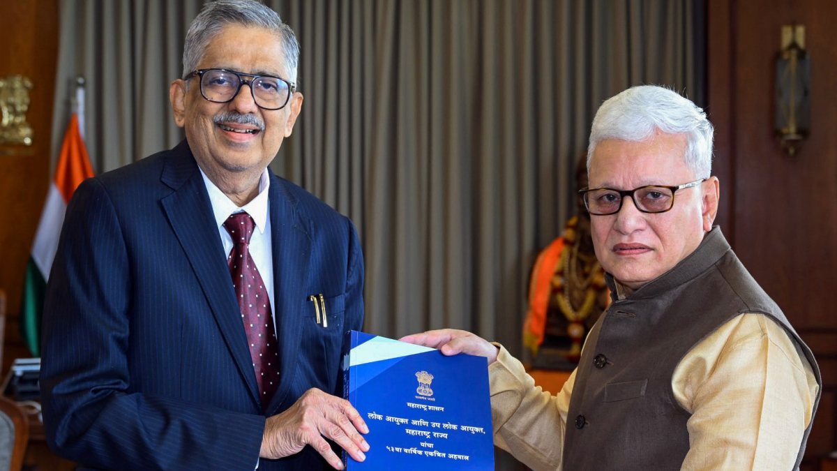 Maharashtra Governor receives Lokayukta annual report