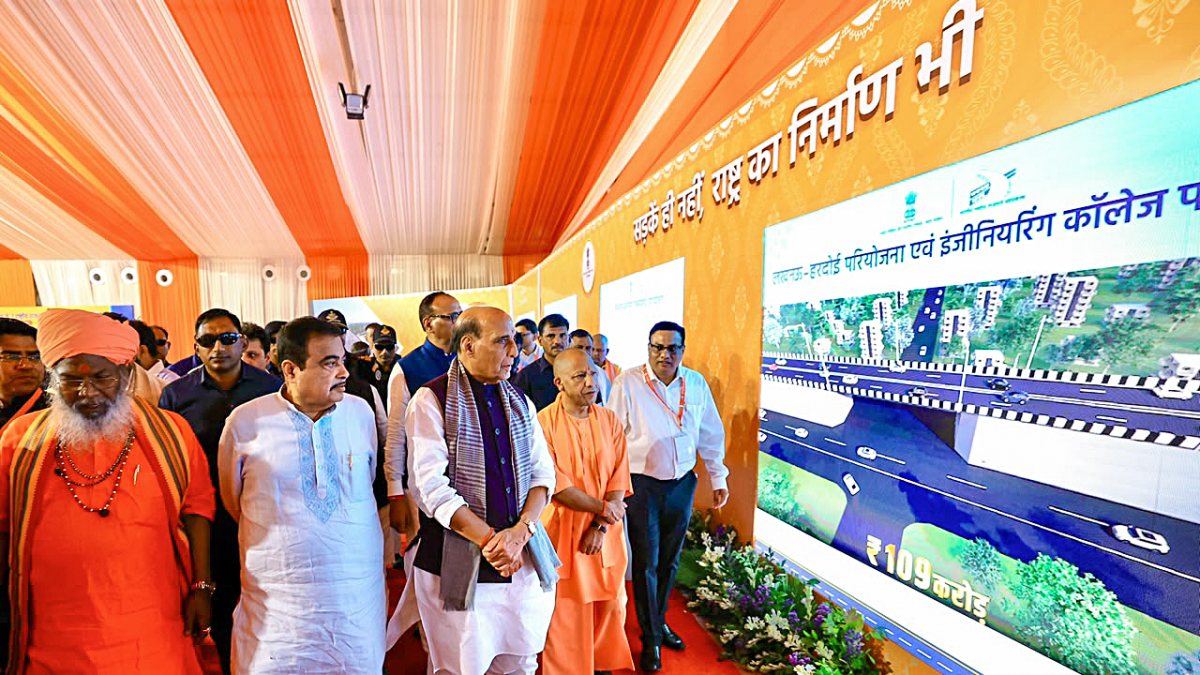 Rajnath Singh, Gadkari, Yogi inaugurate Lucknow-Kanpur Expressway