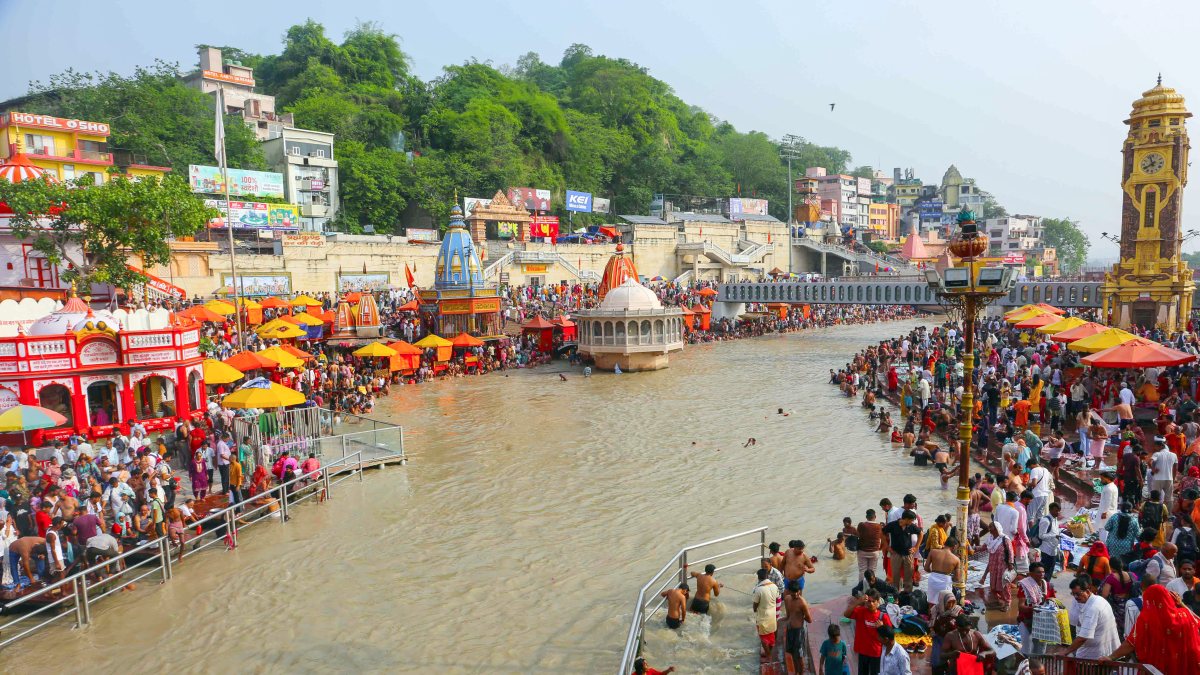 Devotees take holy dip at Har Ki Pauri on Amavasya