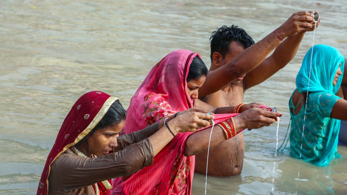 Devotees offer milk during Ganga Snan on Amavasya in Haridwar