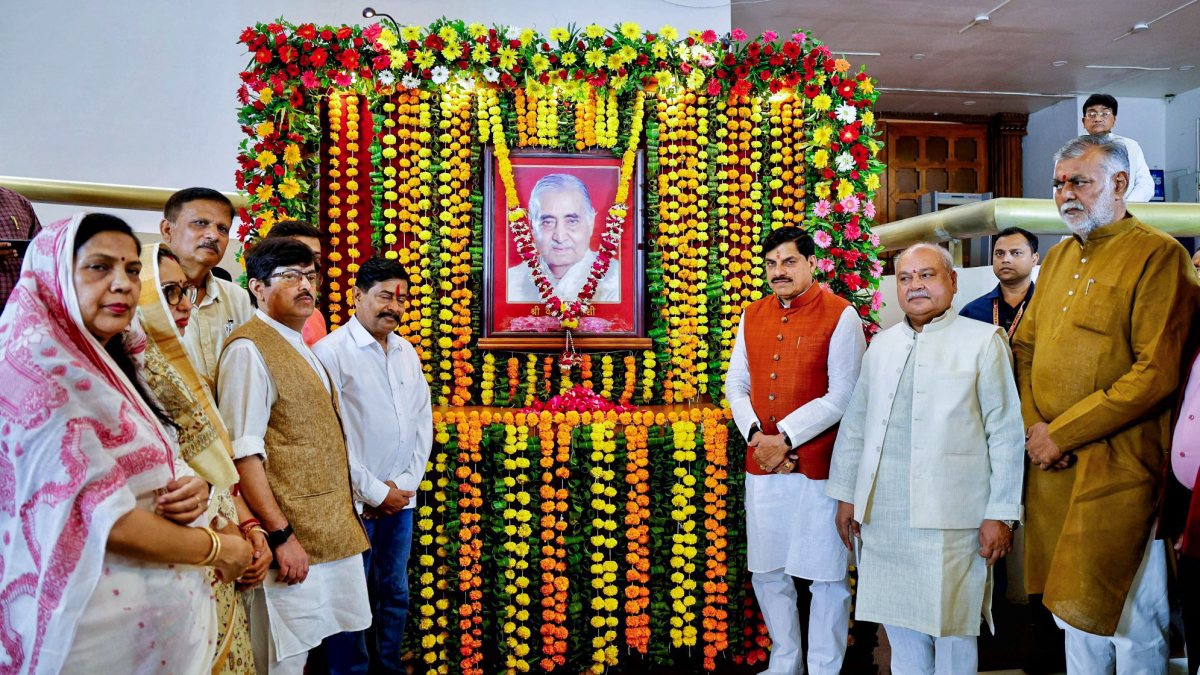 Yadav pays homage on ex-CM Kailash Chandra Joshi's birth anniversary