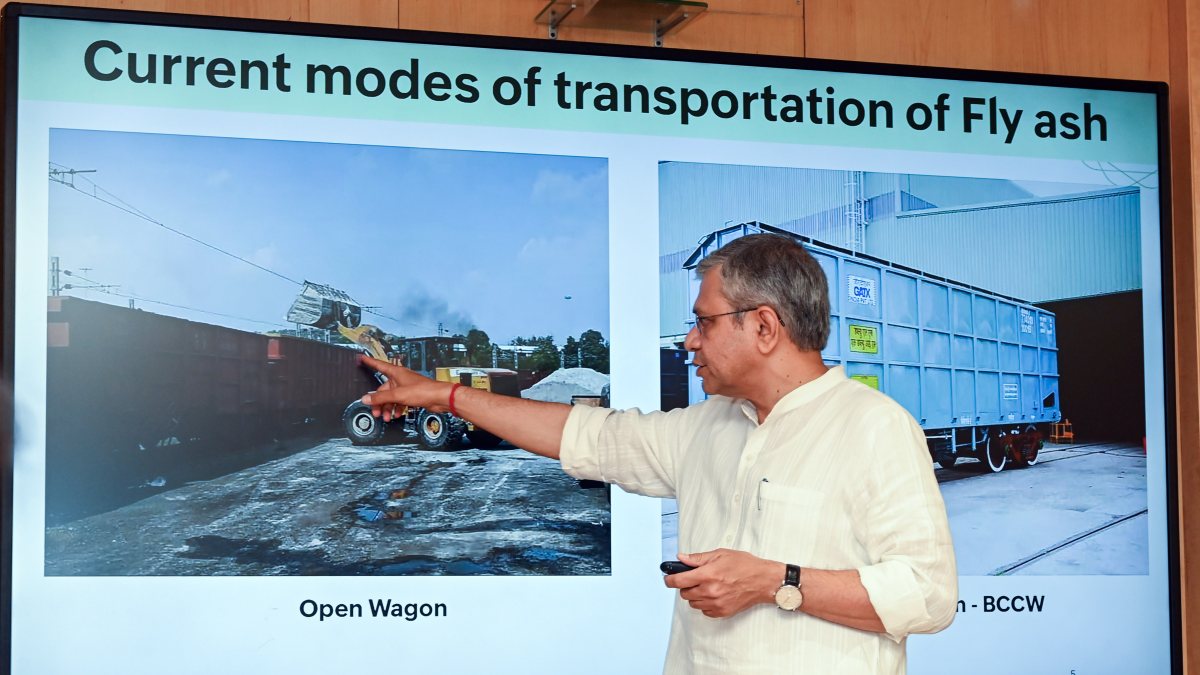Railways minister outlines major modernisation reforms