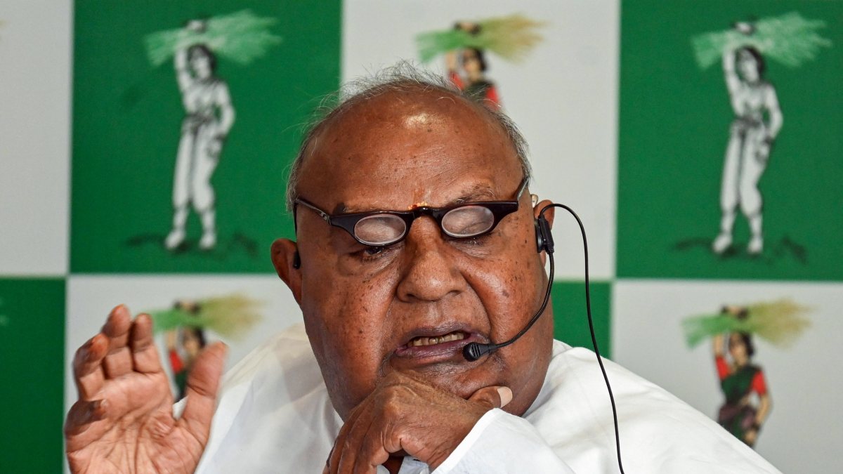 Deve Gowda addresses media on farmers' protest in Bengaluru