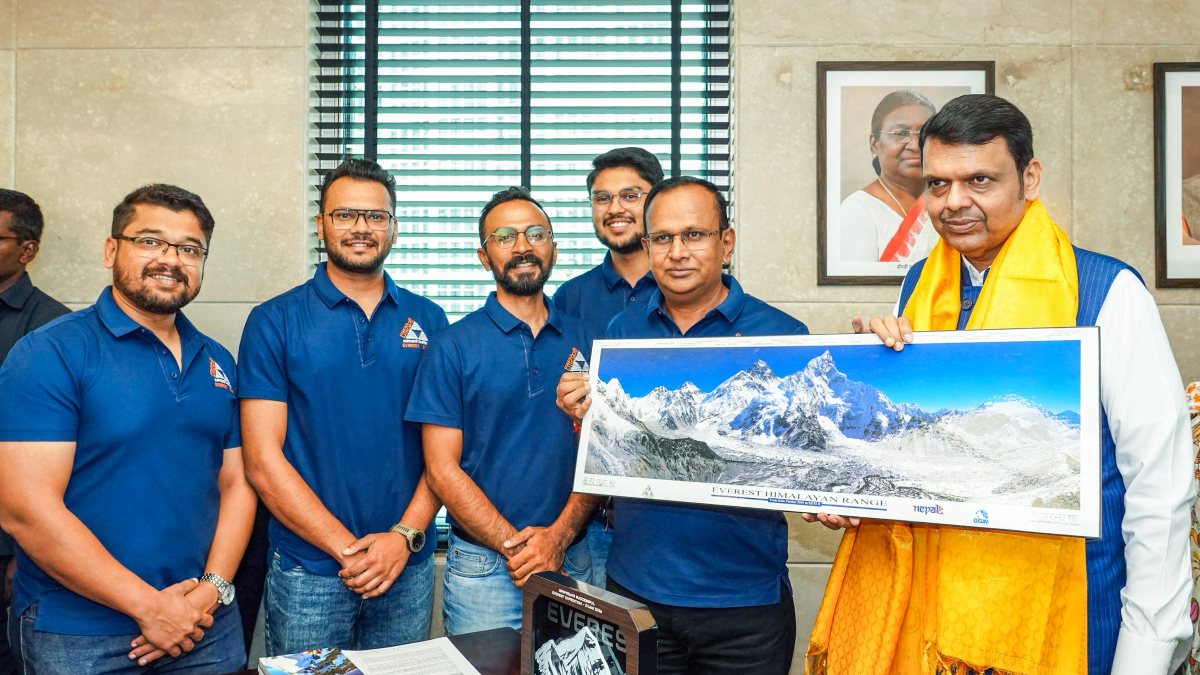 Maharashtra CM Fadnavis meets Giripremi mountaineers in Mumbai