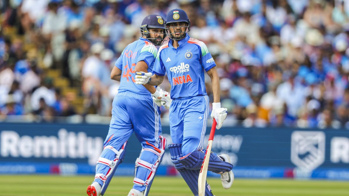 Rohit Sharma and Shubman Gill run between wickets in first ODI