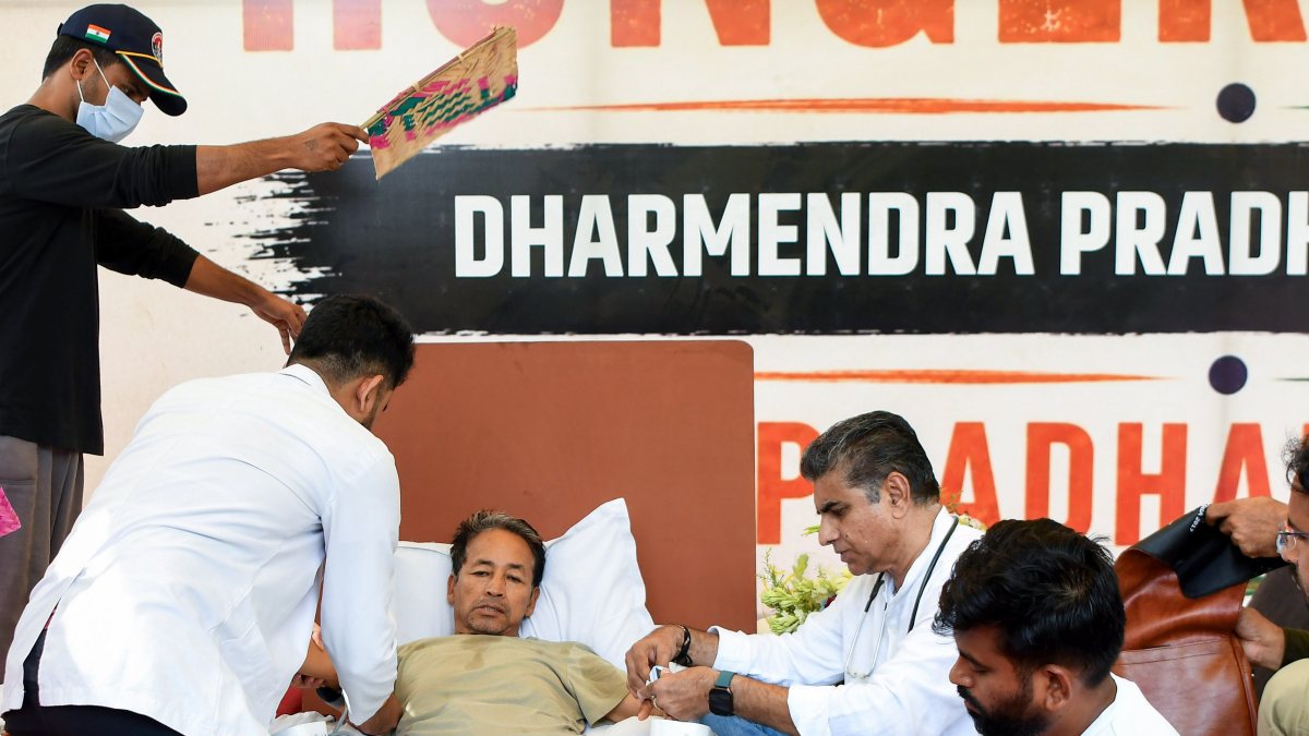 Sonam Wangchuk treated on 18th day of hunger strike at Jantar Mantar