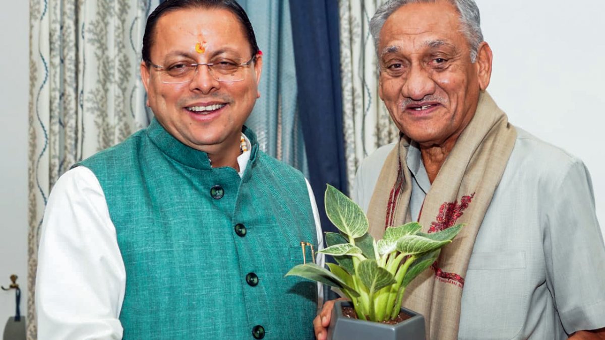 Uttarakhand CM Dhami meets former CM Vijay Bahuguna in Dehradun