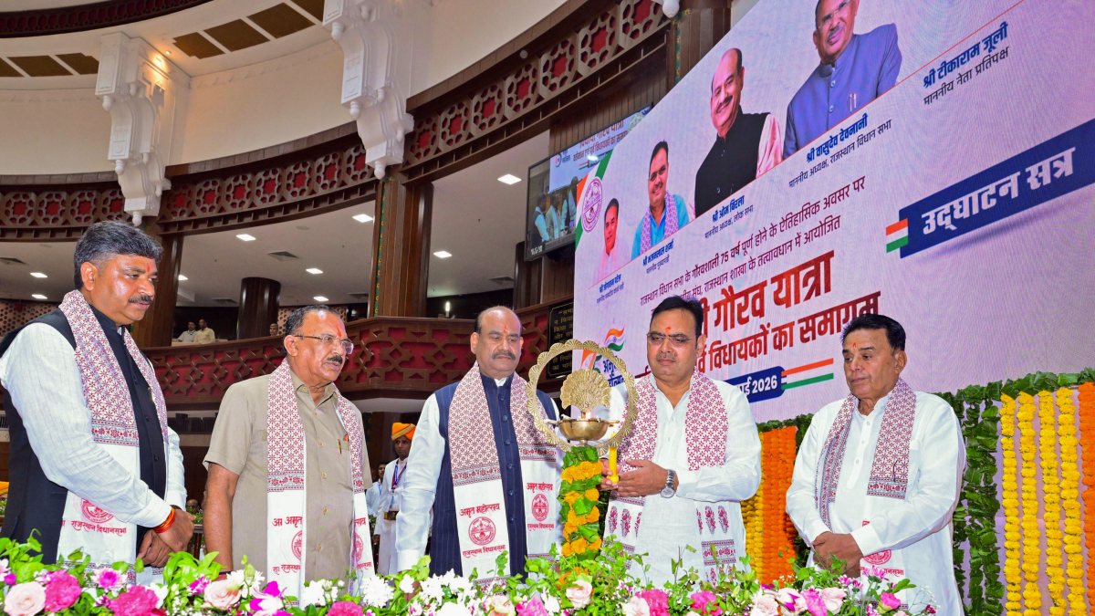 Rajasthan CM lights lamp at Vidhayi Gaurav Yatra inaugural session