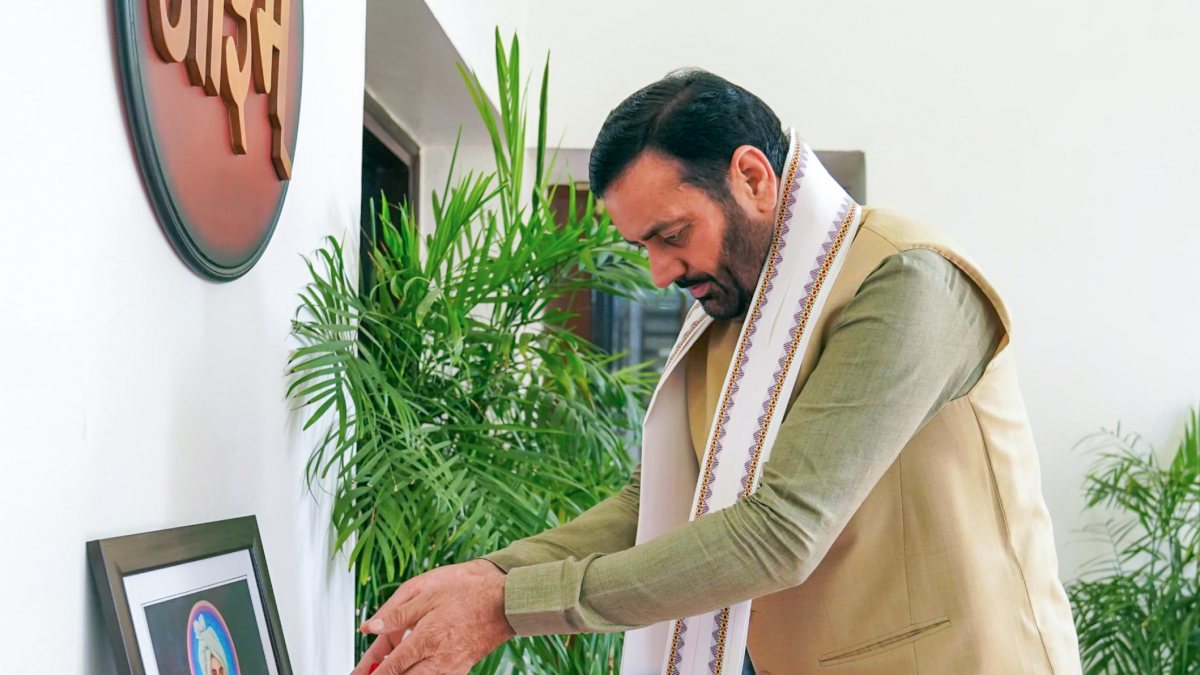 Haryana CM Saini pays tribute to poet Baje Bhagat