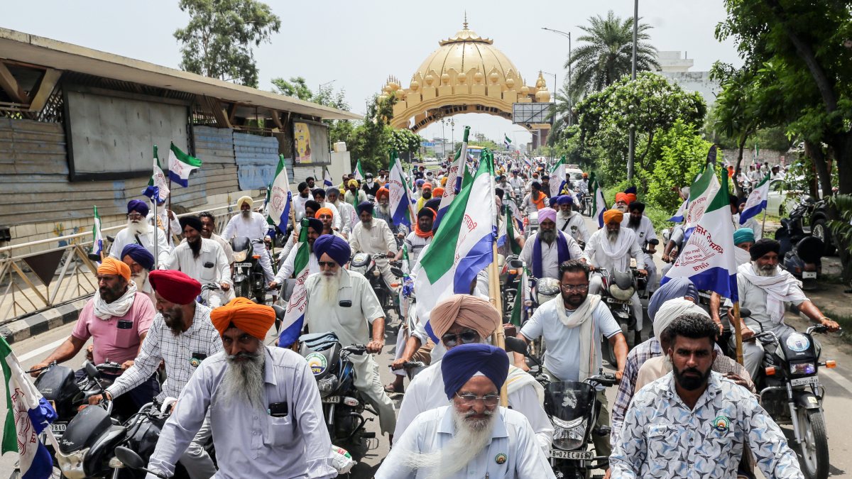 Farmers protest Indo-US trade deal with motorcycle rally in Amritsar