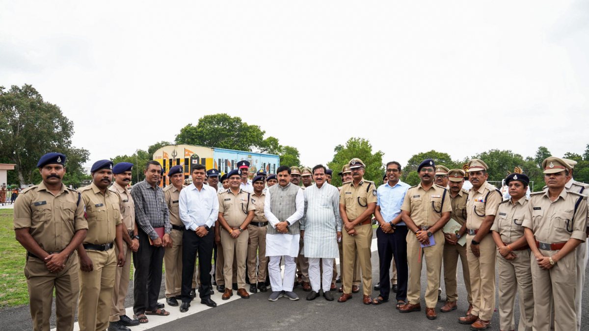 Cm Mohan Yadav honours police officers in Ujjain