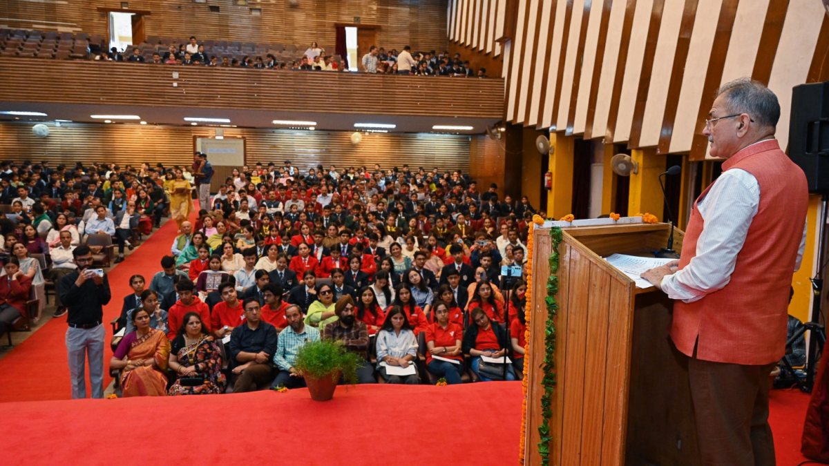 Himachal governor addresses 'Shimla ke Medhavi' programme