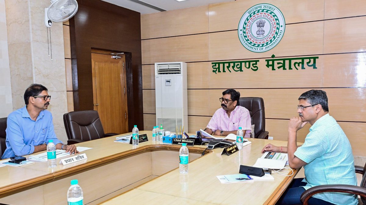 Hemant Soren reviews road construction progress in Ranchi