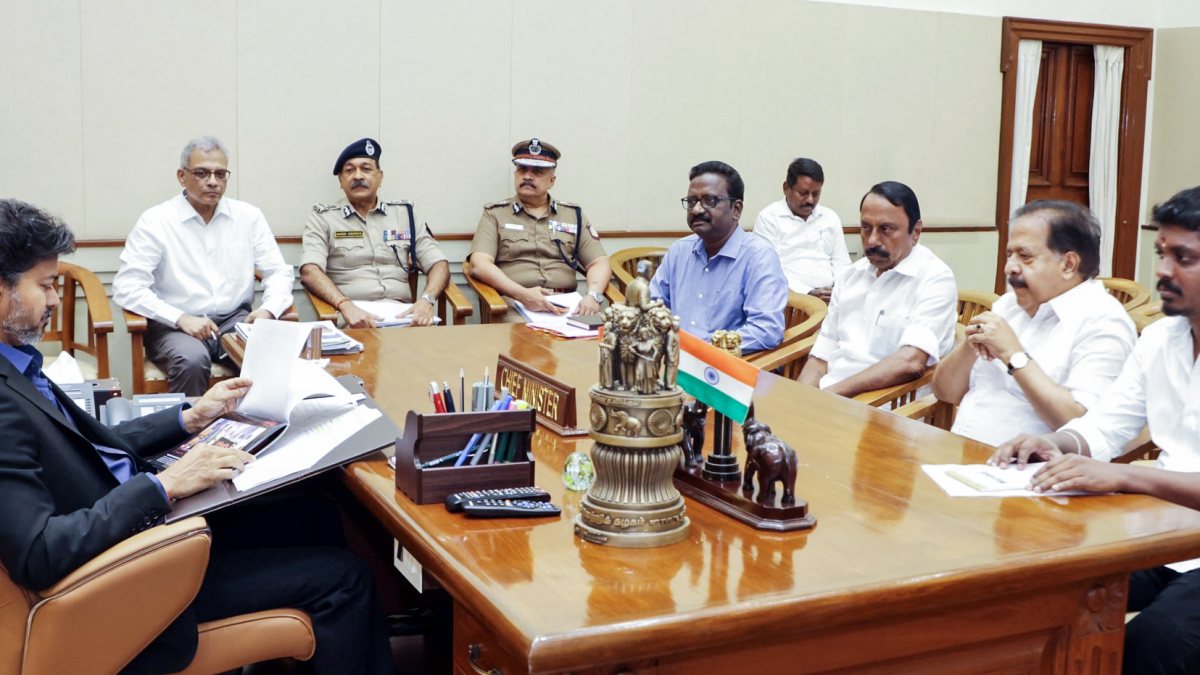 Kerala home minister meets Tamil Nadu CM in Chennai