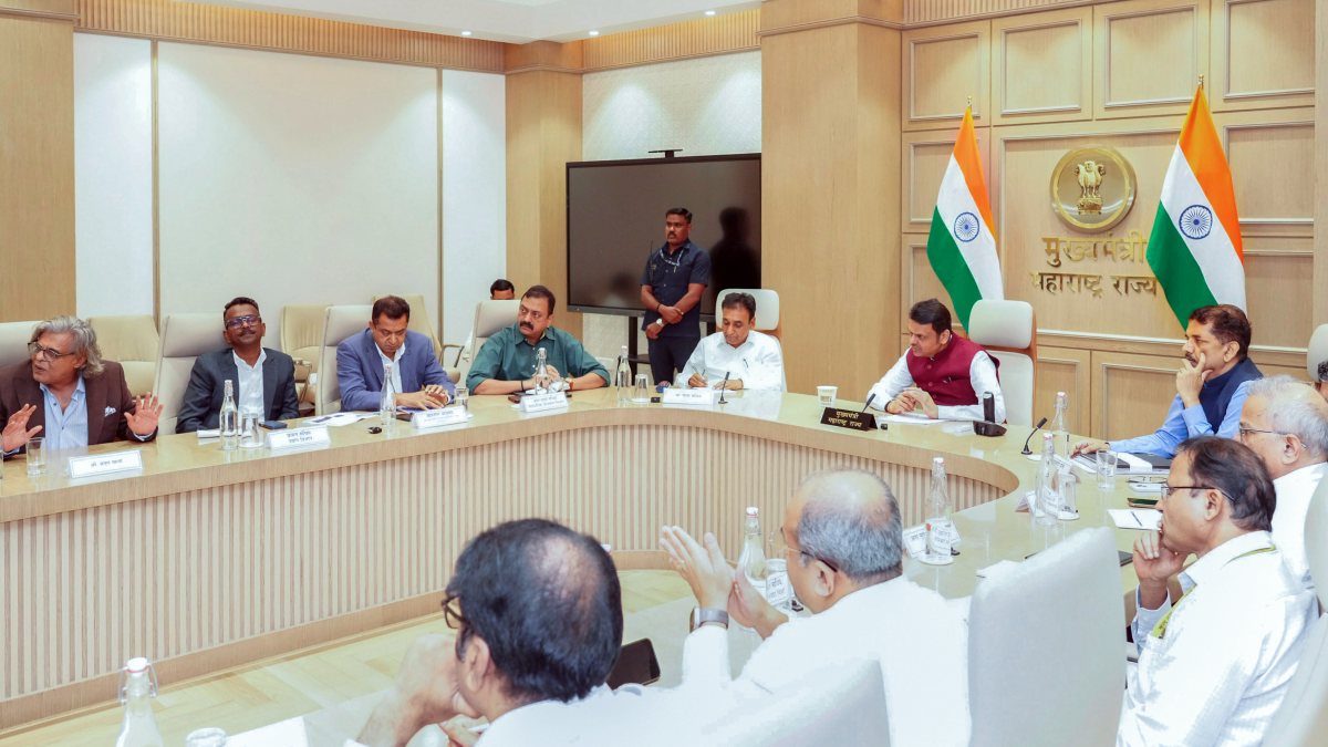 Maharashtra CM Fadnavis chairs procurement policy meeting