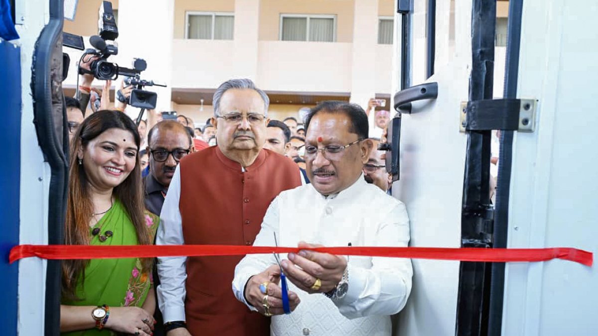Chhattisgarh CM inaugurates mobile science lab in Raipur