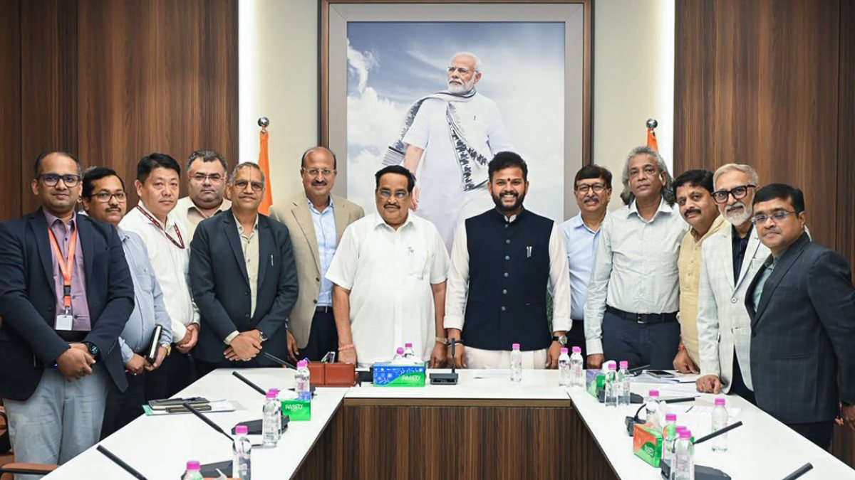 Union ministers meet Surat delegation on flight expansion