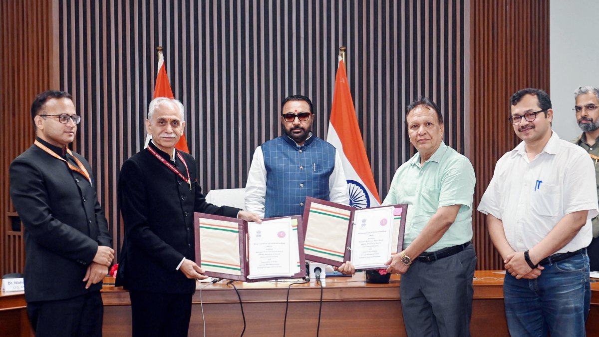 Ayush ministry and Delhi University sign MoU for Ayurveda collaboration