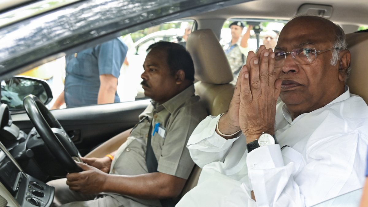 Kharge arrives for Congress strategy meet before monsoon session