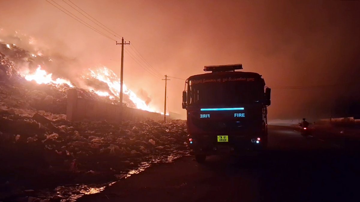 Massive fire at Karur municipal garbage dump, fire tenders at site