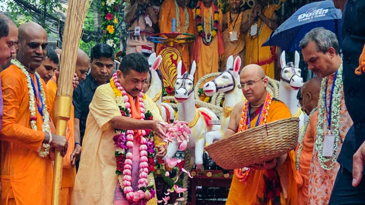 Suvendu Adhikari attends ISKCON Ratha Yatra in Kolkata