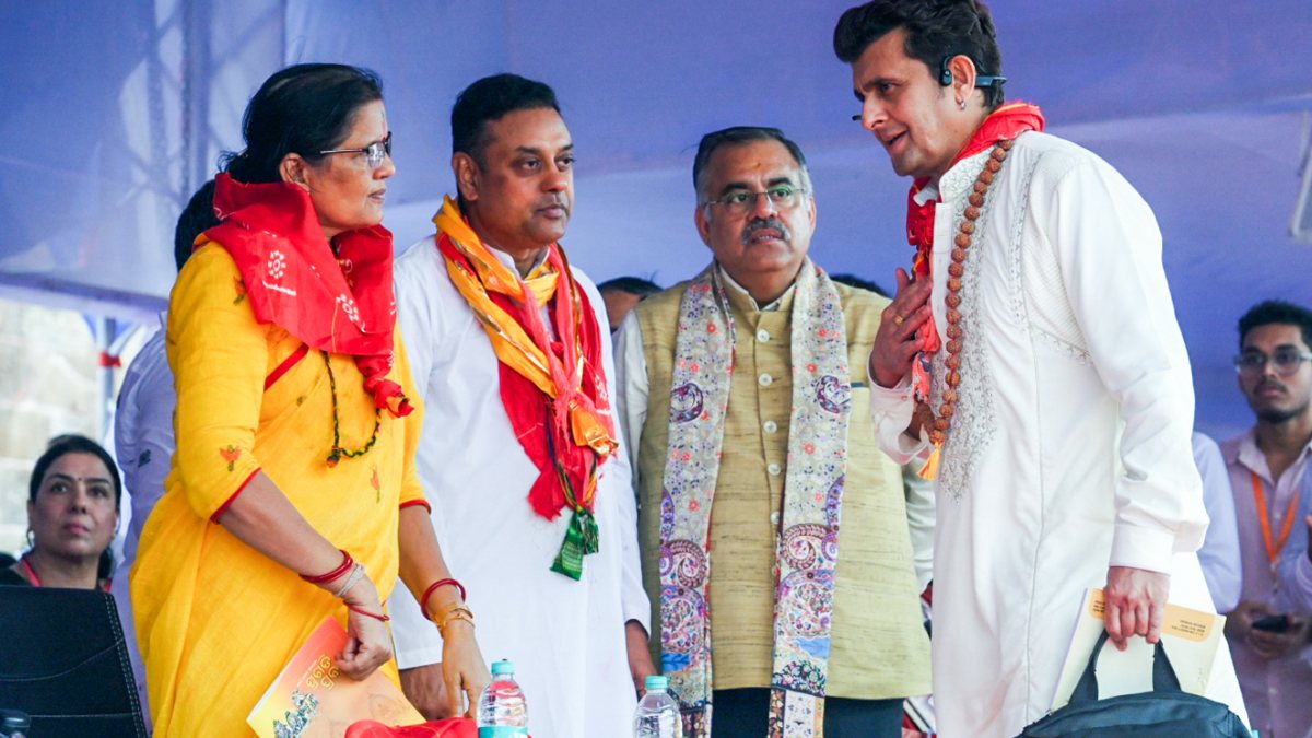 Odisha deputy CM, Sonu Nigam at Puri Rath Yatra