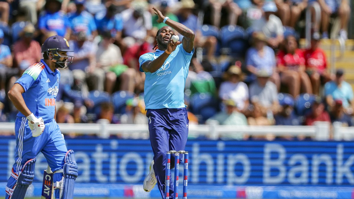 Jofra Archer bowls during 2nd ODI against India in Cardiff