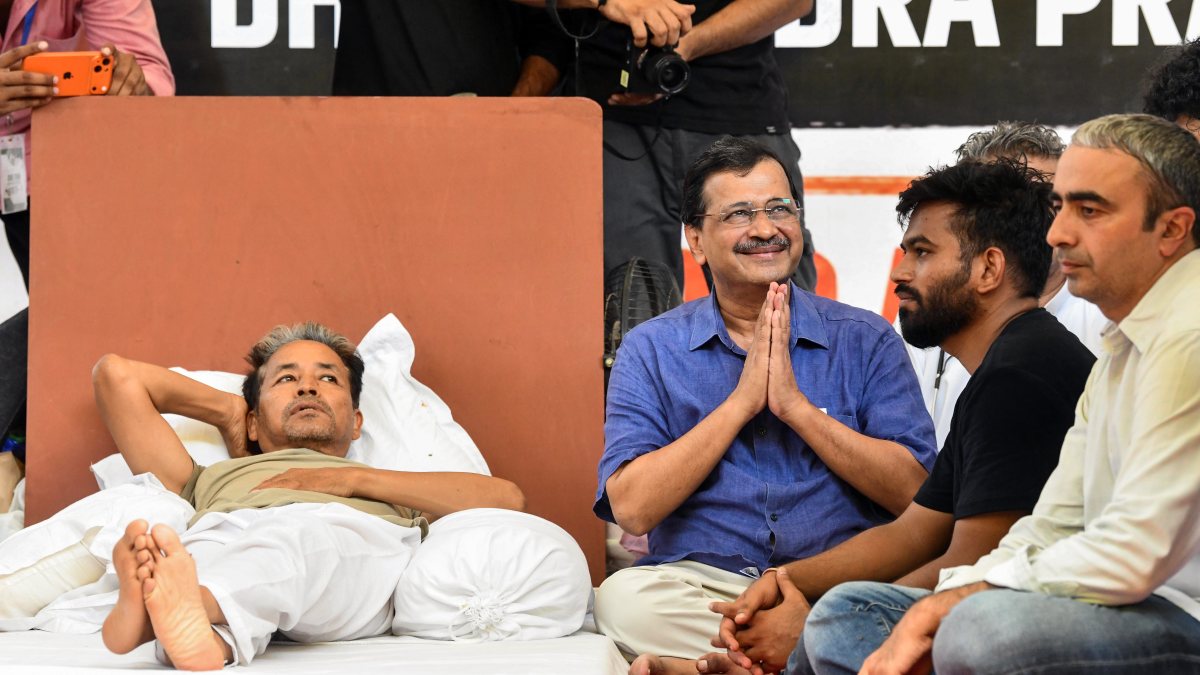 Kejriwal meets Wangchuk at Jantar Mantar protest
