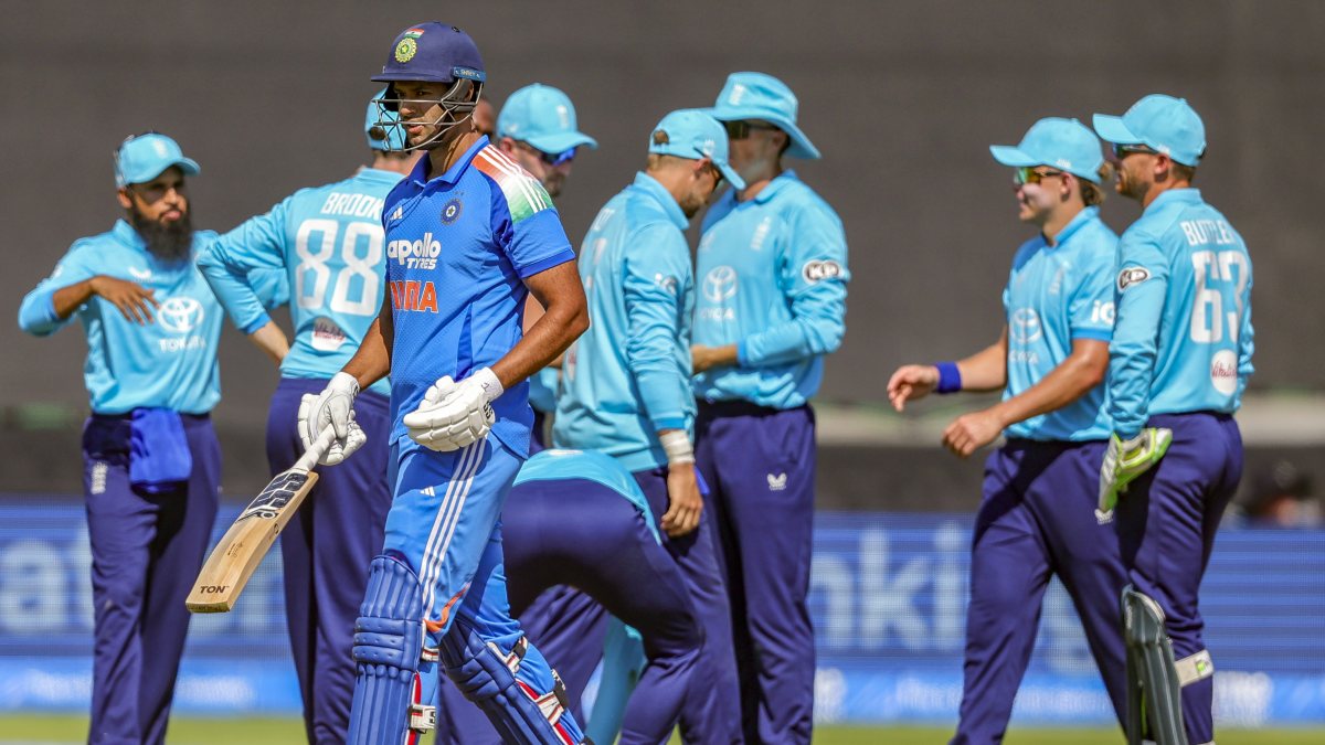 Shivam Dube walks back after losing wicket to Jofra Archer