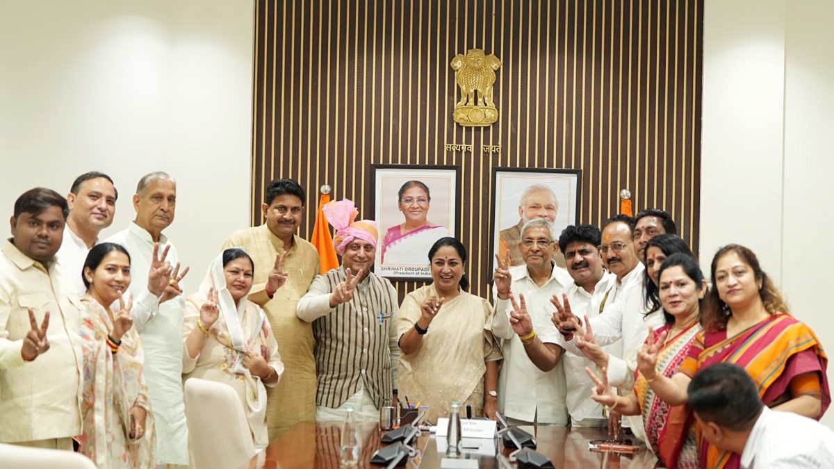 Delhi CM Rekha Gupta meets newly elected chairmen