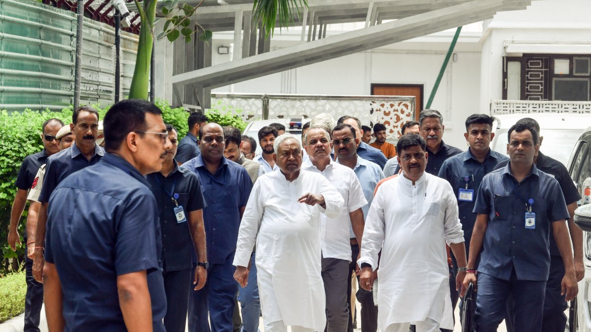 Nitish Kumar inspects newly allotted Type-8 bungalow in Delhi