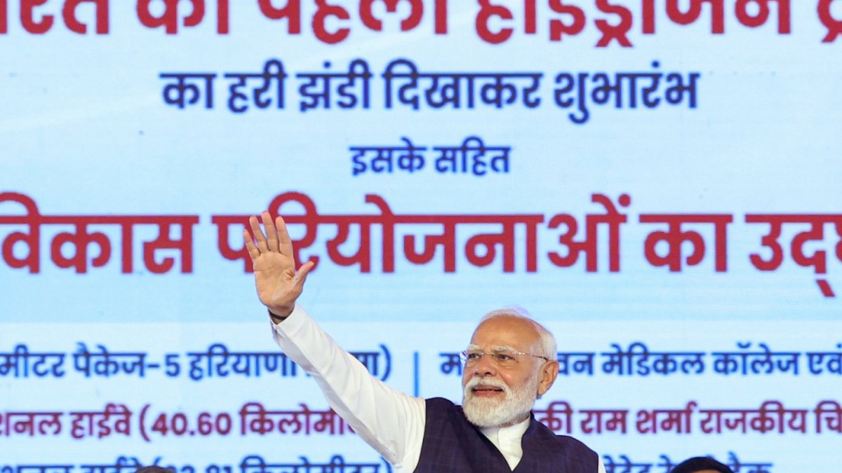 Modi waves at Jind rally launching development projects