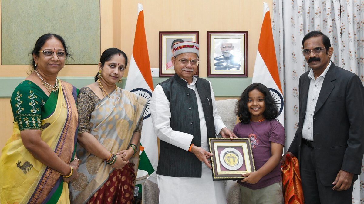 Telangana governor felicitates 9-year-old girl for Sar Pass trek
