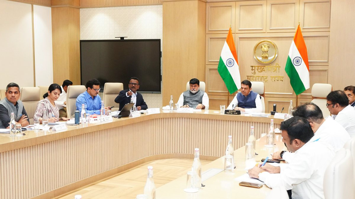 Fadnavis chairs industries department review meeting