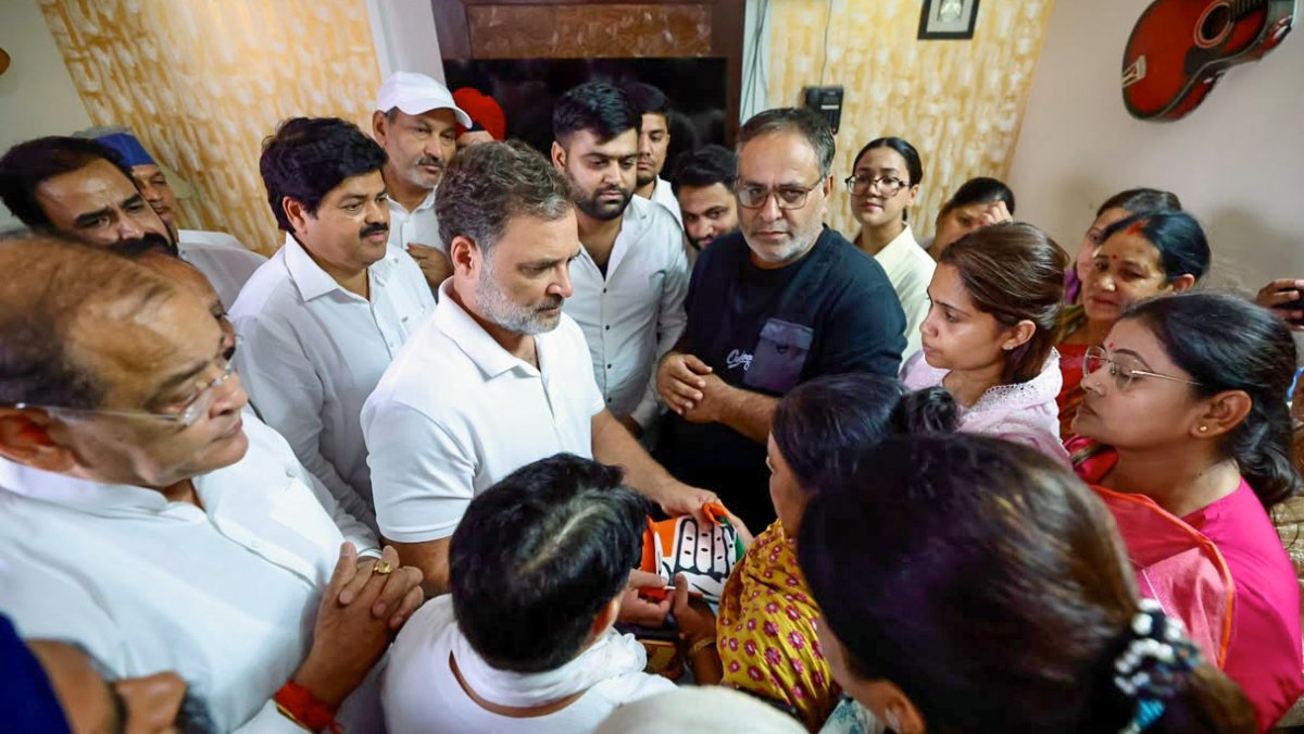 Rahul Gandhi meets family of Congress worker killed in Dehradun